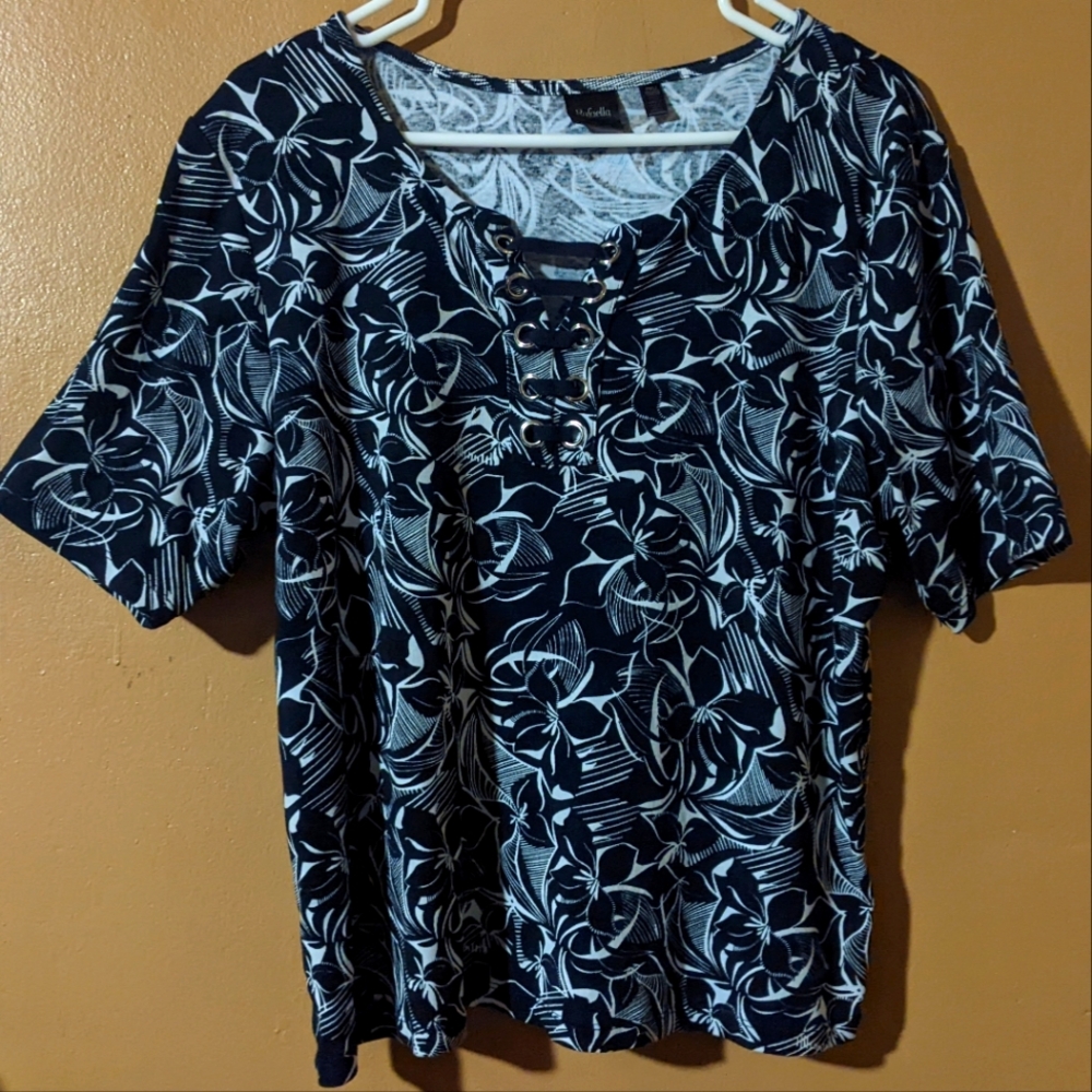 Black & White Floral Design Short sleeve women's Petite XL Rafaella Cotton Top